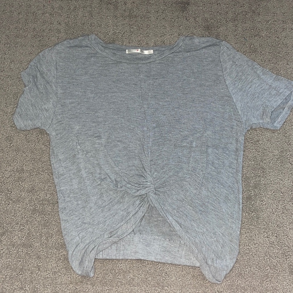 Gray T-shirt w/ knot//M